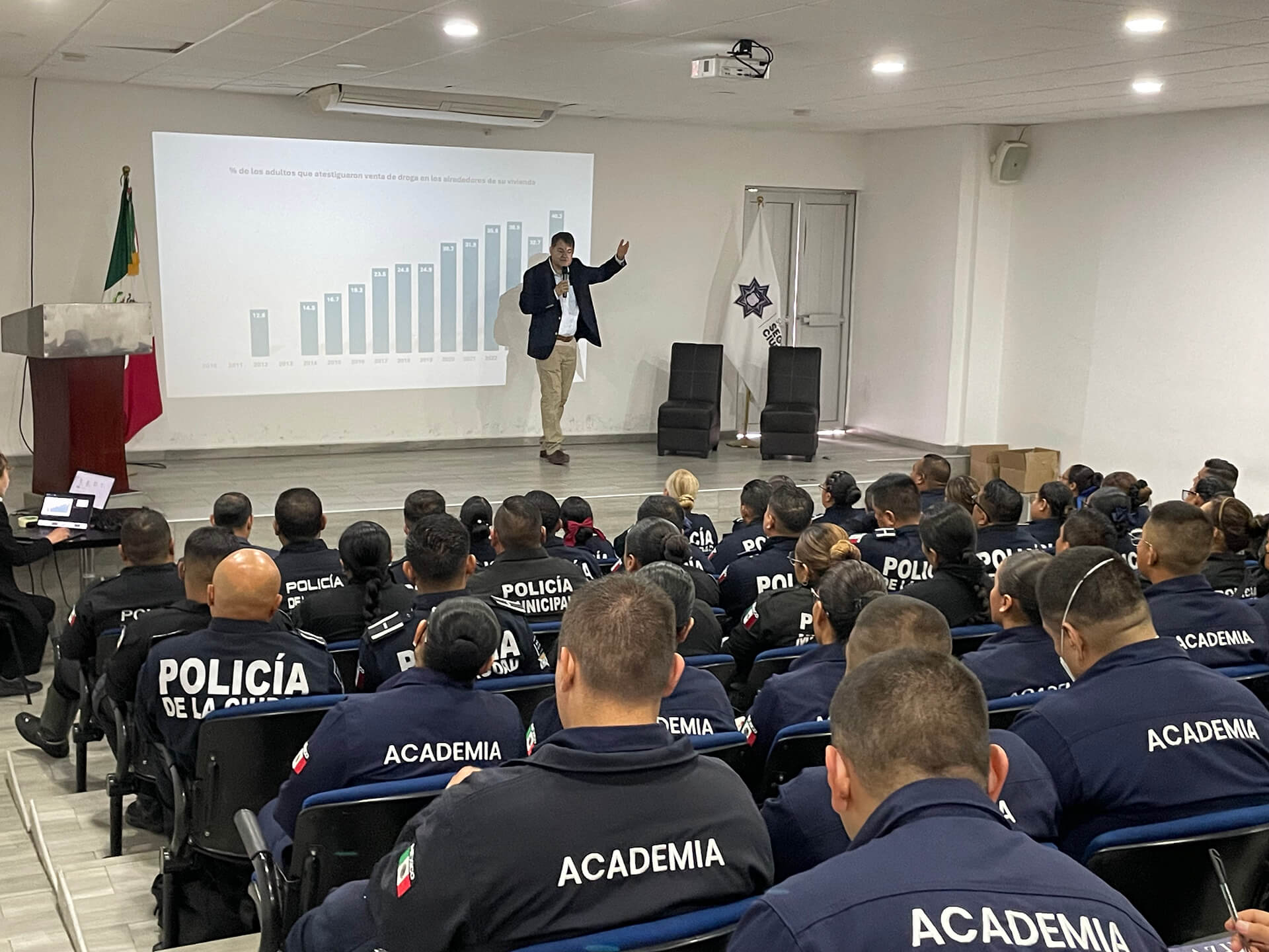 Universidad-francisco-de-paula-hero_C1